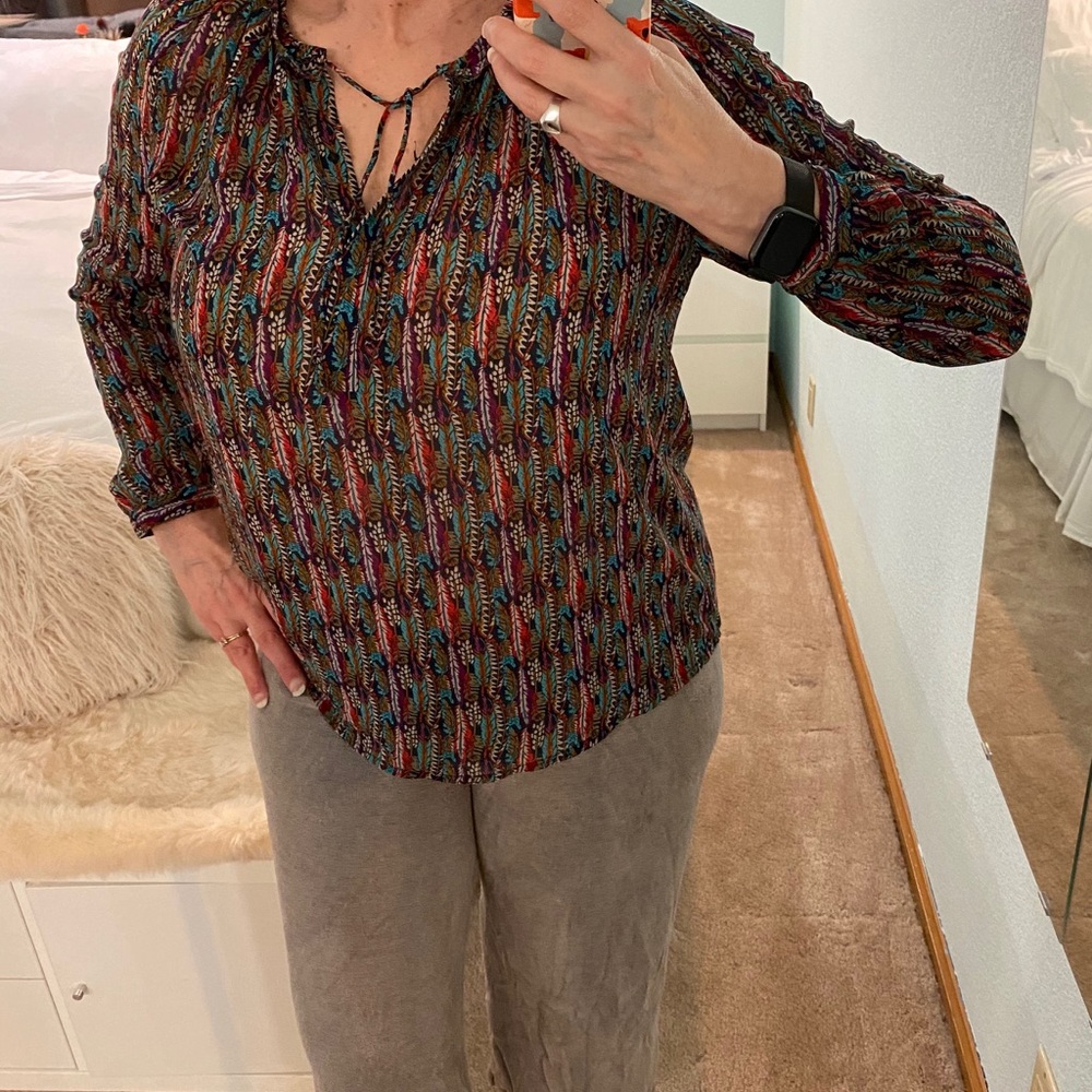 Feather pattern pull-over blouse - Picture 2 of 8